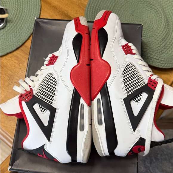 Jordan 4 - Picture 4 of 8